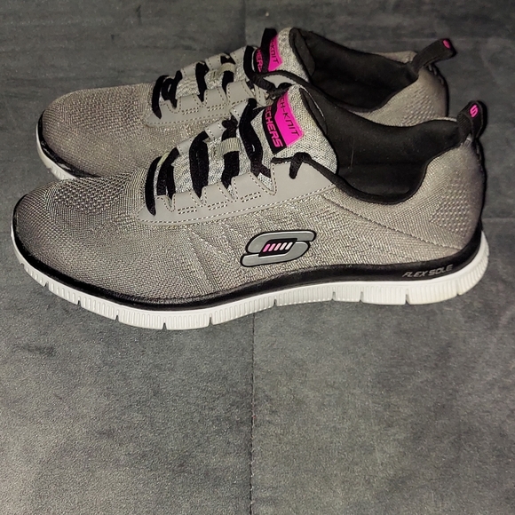 SKECHERS SKECH-KNIT WOMENS RUNNING A SNEAKERS FLEX SOLE MEMORY FOAM SIZE 8 - Picture 1 of 6